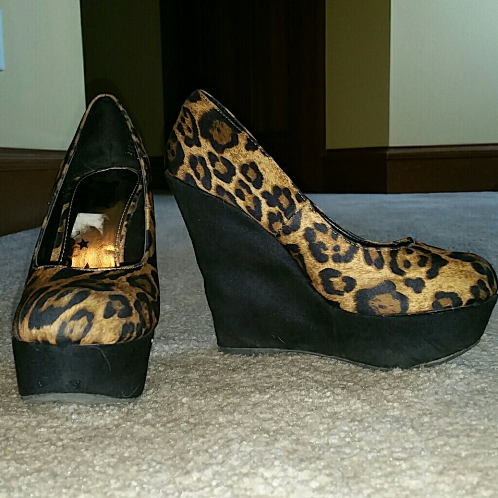 Brash Cheetah Wedges